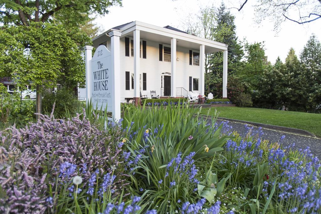 The White House Bed And Breakfast Medford Dış mekan fotoğraf